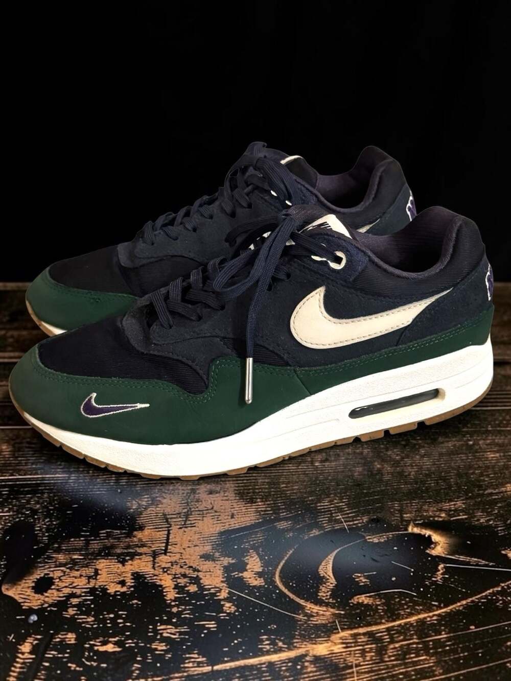 Nike Air Max 1 '87 QS sneakers in the "Gorge Green" Size Women’s 8.5
